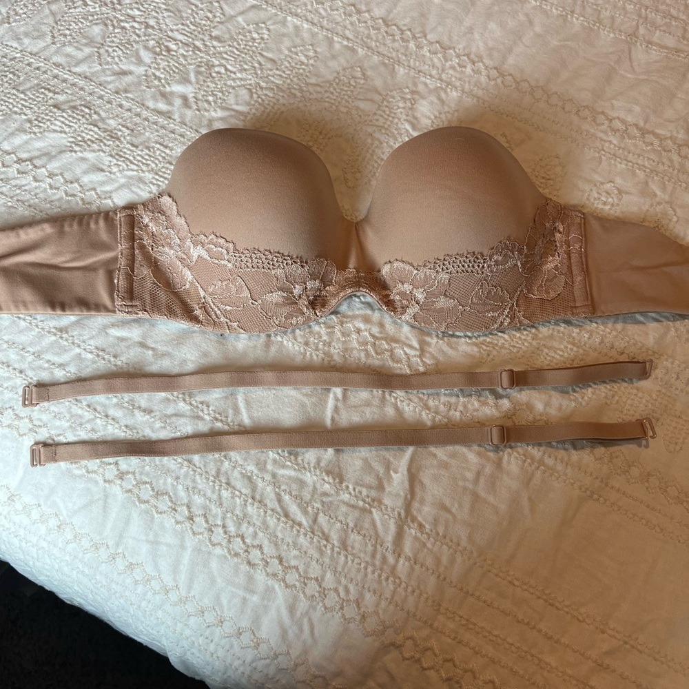 Victoria Secrets strapless bra (with straps)